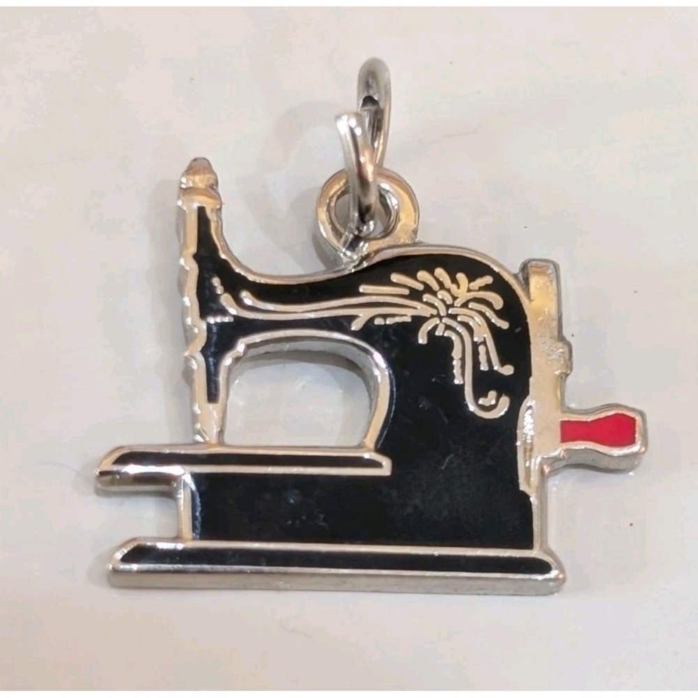 Sewing Machine Charm‎ Pendant Black Enamel Quilter Seamstress Jewelry